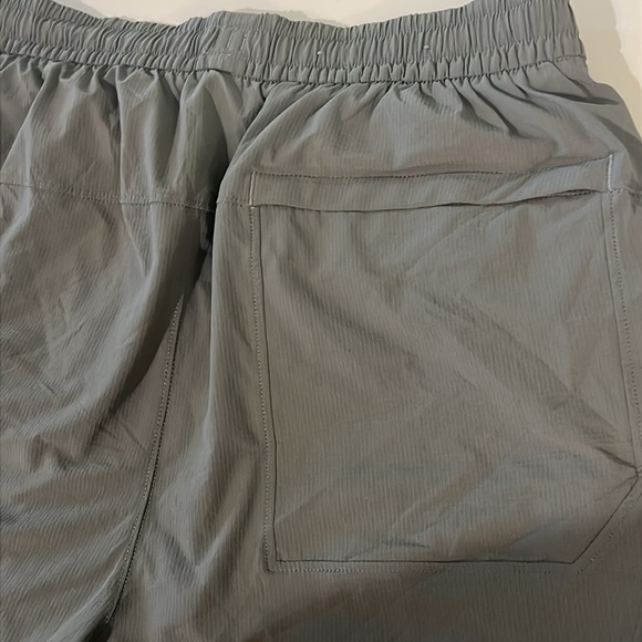 Lululemon Men’s Shorts, Size M - Picture 5 of 8